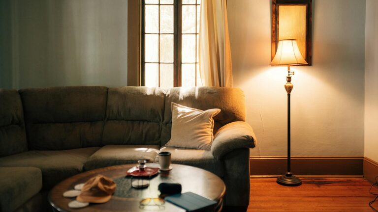 Simple Tips for Creating a Cozy and Inviting Home Environment
