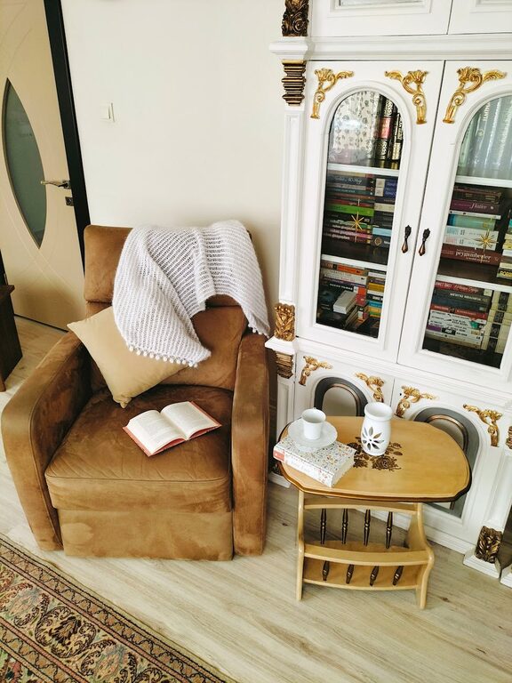 Tips for Creating a Cozy Reading Nook in Any Small Space